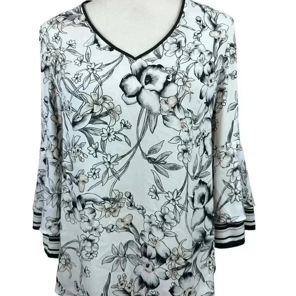 White House Black Market white top with black floral pattern size 2 - Picture 2 of 11